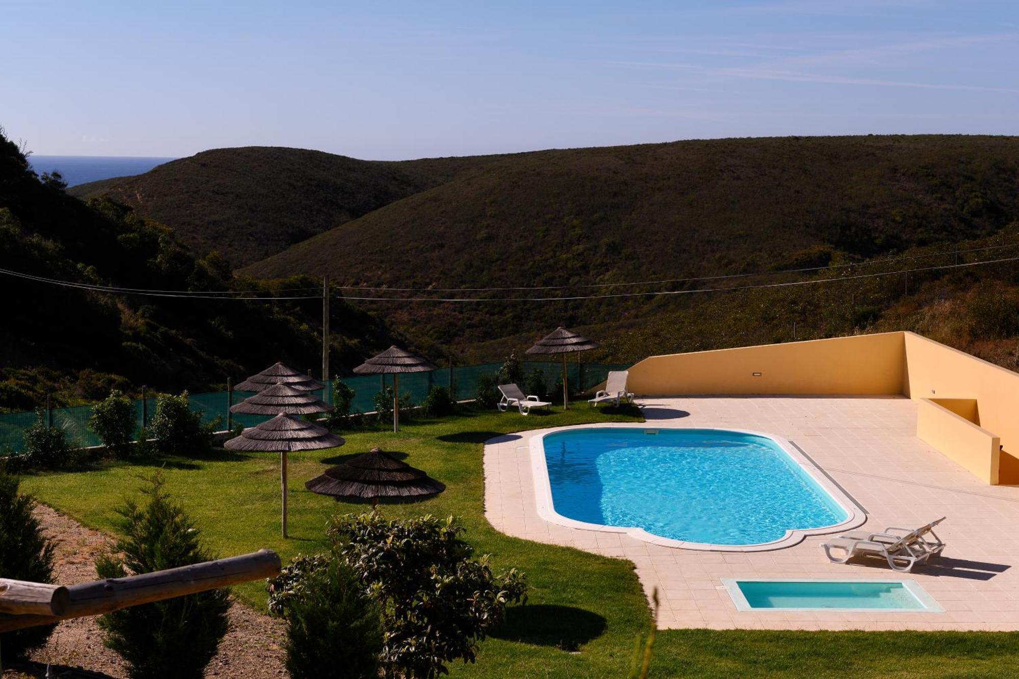 Falésias da Arrifana Praia da Arrifana Exterior foto